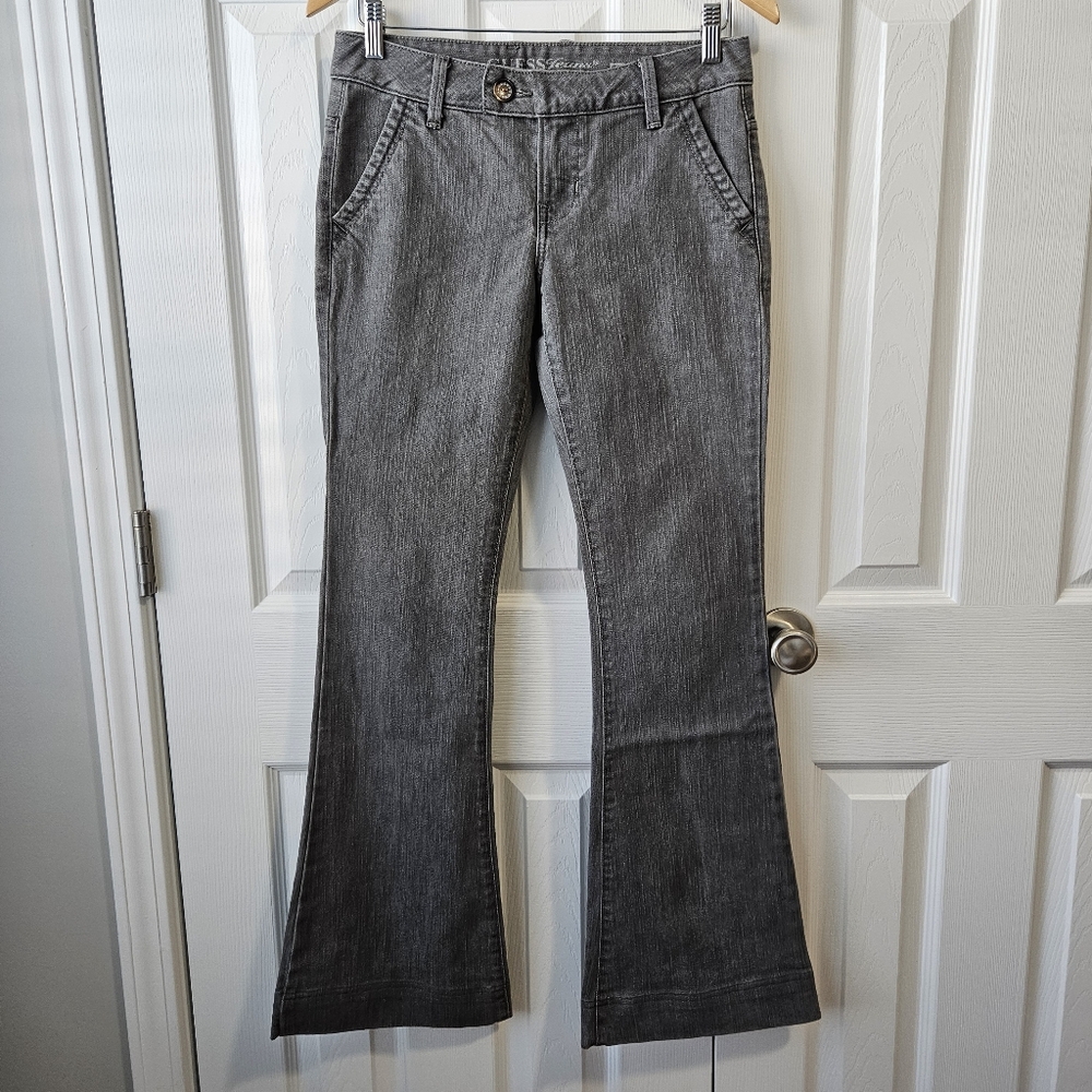 📌3for$10 Vintage Grey Guess Flare Leg Jean Size 27